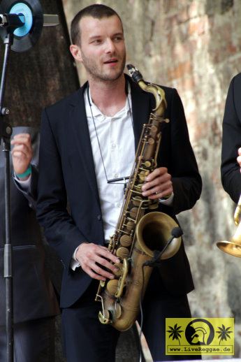 Yellow Umbrella (D) 19. This Is Ska Festival - Wasserburg, Rosslau 27. Juni 2015 (12).JPG